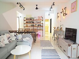 luxury Linguang MRT station