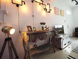 luxury Linguang MRT station