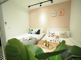 luxury Linguang MRT station