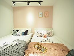 luxury Linguang MRT station