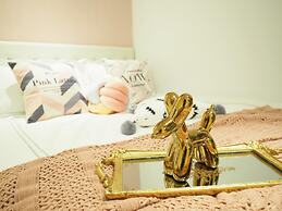 luxury Linguang MRT station