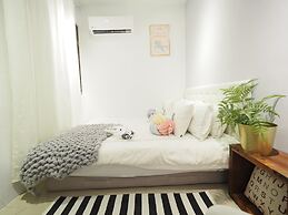 luxury Linguang MRT station