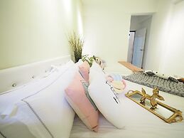 luxury Linguang MRT station