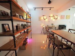 luxury Linguang MRT station