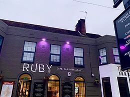OYO Ruby Pub & Hotel