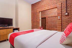 Super OYO 3118 Maxi Budget