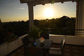 Inn of the Four Sisters