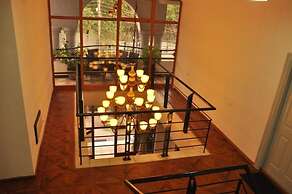 Inn of the Four Sisters