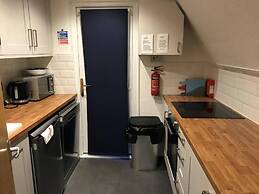 Chalet-sleeps6-parking-garden-pool