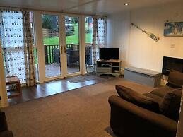 Chalet-sleeps6-parking-garden-pool