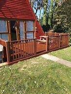 Chalet-sleeps6-parking-garden-pool