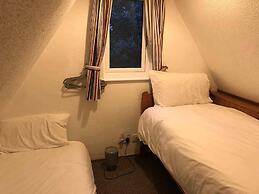 Chalet-sleeps6-parking-garden-pool