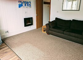 Chalet-sleeps6-parking-garden-pool