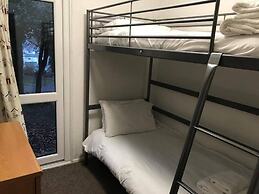 Chalet-sleeps6-parking-garden-pool