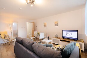 Rest & Recharge Regents CT 2bed For 7