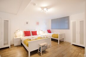 Rest & Recharge Regents CT 2bed For 7