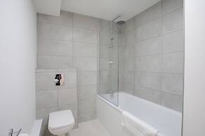 Rest & Recharge Regents CT 2bed For 7