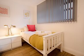 Rest & Recharge Regents CT 2bed For 7