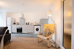 Rest & Recharge Regents CT 2bed For 7