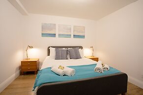 Rest & Recharge Regents CT 2bed For 7