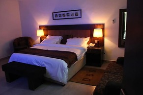 De Brass Suites Hotel