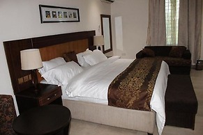 De Brass Suites Hotel