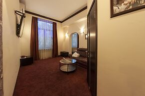 4 Rooms Hotel