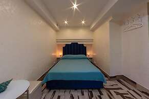 4 Rooms Hotel