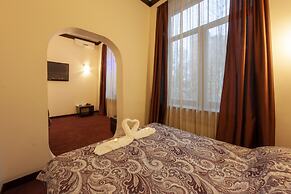 4 Rooms Hotel