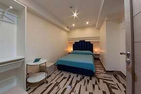 4 Rooms Hotel