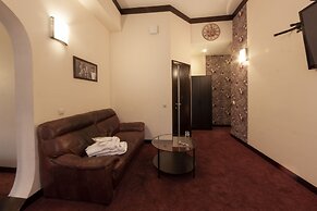 4 Rooms Hotel