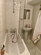 Beautiful 1BR in Historic St Aubin House