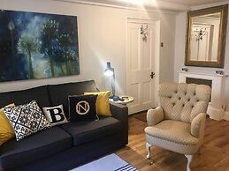 Beautiful 1BR in Historic St Aubin House