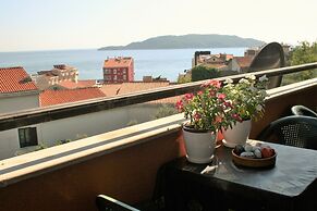 Spacious Sea View Apartment