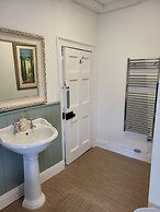 Charming 2-bed Apartment in Donegal Town Centre