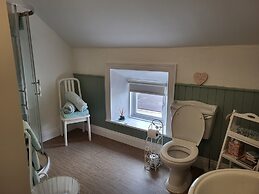 Charming 2-bed Apartment in Donegal Town Centre