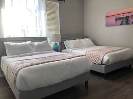 Tideview 44 · Walk TO Convention! Modern. Universal& Disney