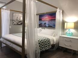 Tideview 44 · Walk TO Convention! Modern. Universal& Disney