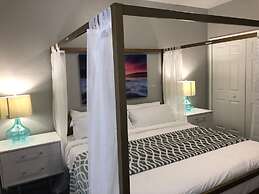 Tideview 44 · Walk TO Convention! Modern. Universal& Disney