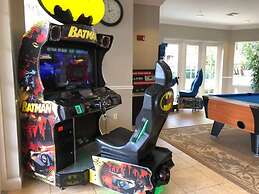 Tideview 44 · Walk TO Convention! Modern. Universal& Disney