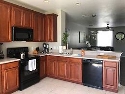 Tideview 44 · Walk TO Convention! Modern. Universal& Disney