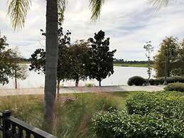 Tideview 44 · Walk TO Convention! Modern. Universal& Disney