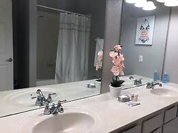 Tideview 44 · Walk TO Convention! Modern. Universal& Disney