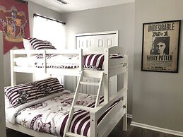 Tideview 44 · Walk TO Convention! Modern. Universal& Disney