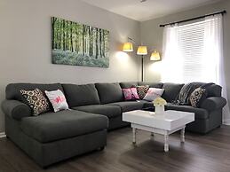 Tideview 44 · Walk TO Convention! Modern. Universal& Disney