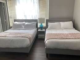 Tideview 44 · Walk TO Convention! Modern. Universal& Disney