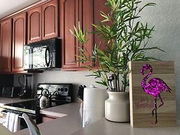 Tideview 44 · Walk TO Convention! Modern. Universal& Disney