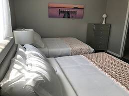 Tideview 44 · Walk TO Convention! Modern. Universal& Disney