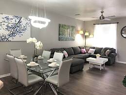 Tideview 44 · Walk TO Convention! Modern. Universal& Disney