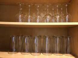 Tideview 44 · Walk TO Convention! Modern. Universal& Disney